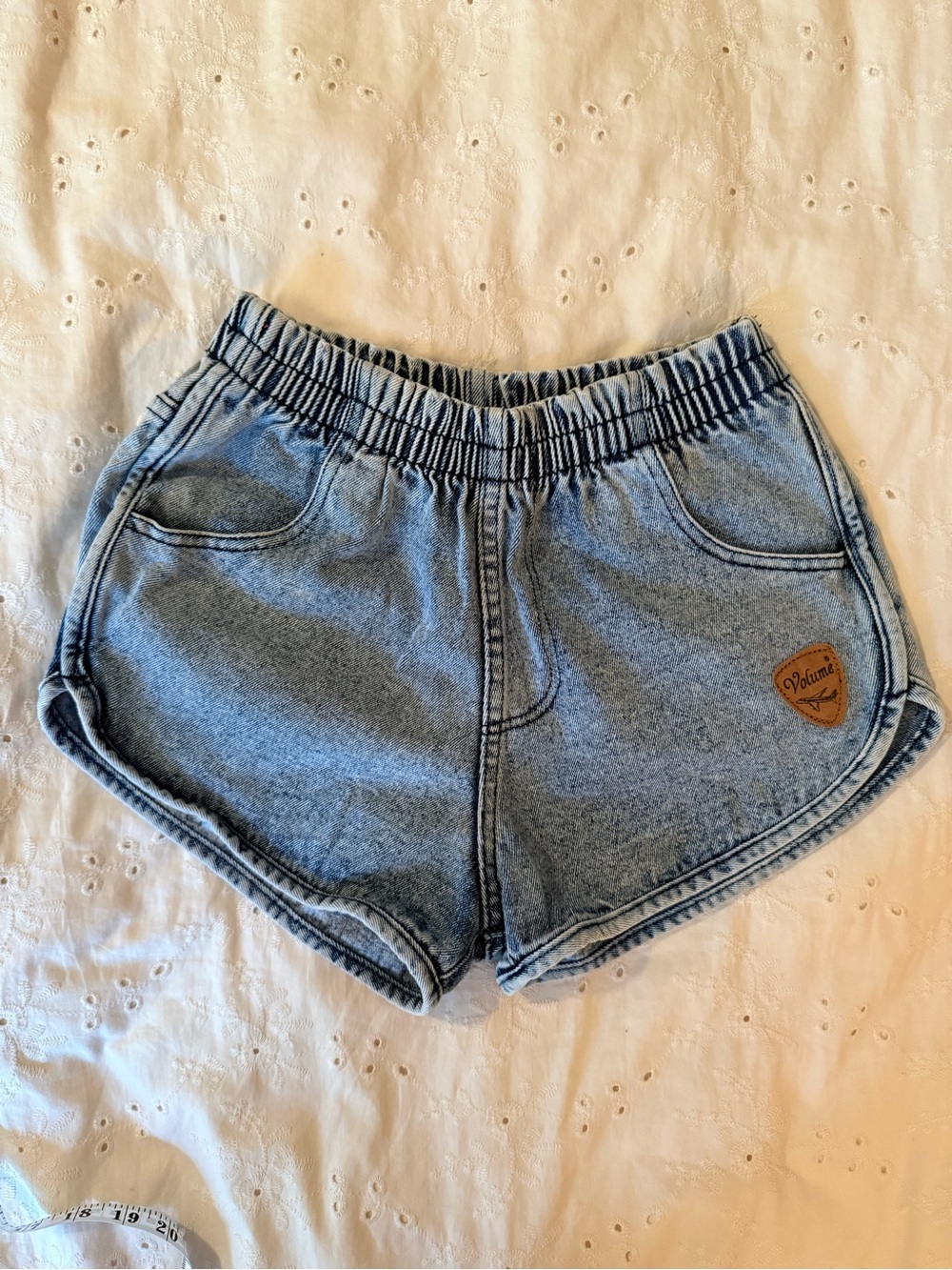 Light Wash Pull-On Denim Shorts – XS